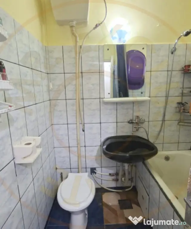 Apartament de 2 camere et.1 zona Piață Razboeni