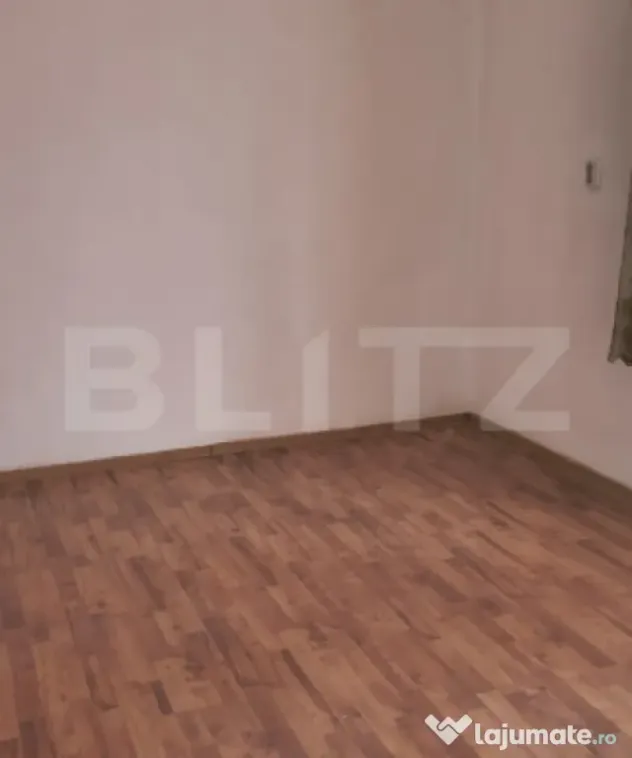 Spatiu cu 3 camere de inchiriat,teren 1325 mp,Unirea