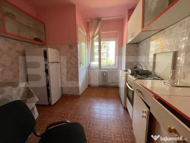 Apartament cu 3 camere de închiriat – Ultracentral, etaj