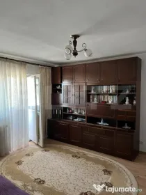 Apartament de vanzare, cu 3 camere, semidecomandat - in Vatr