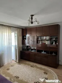 Apartament de vanzare, cu 3 camere, semidecomandat - in Vatr
