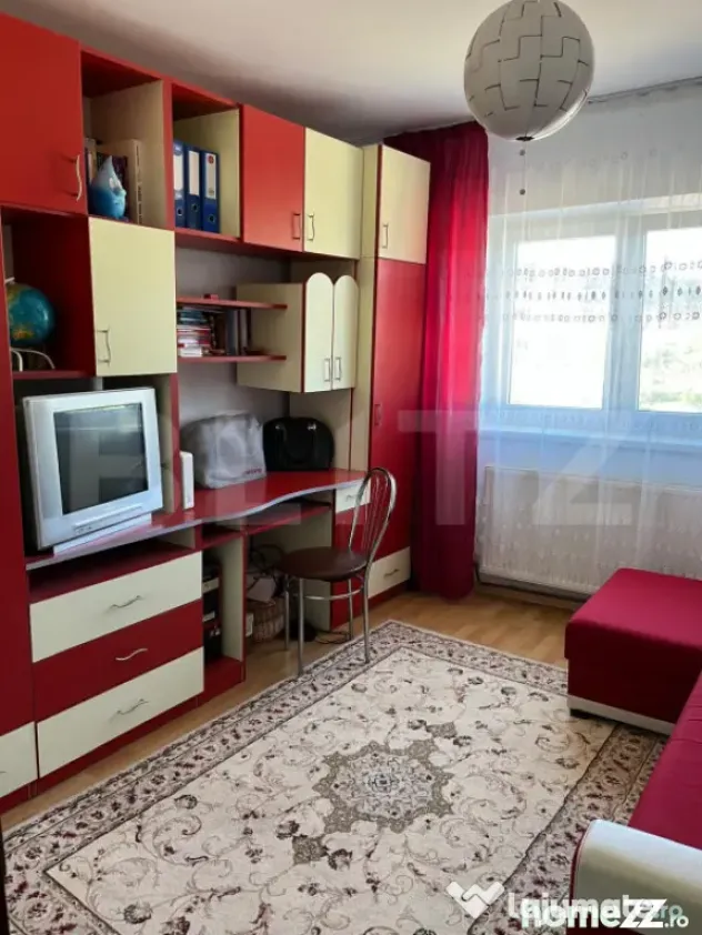 Apartament de vanzare, cu 3 camere, semidecomandat - in Vatr - Vatra Dornei (Suceava)