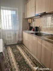 Se vinde apartament cu 3 camere semidecomandat in Vatra Dorn