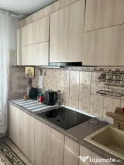 Se vinde apartament cu 3 camere semidecomandat in Vatra Dorn