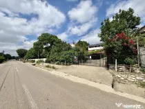 Casă cu teren si demisol In Tifesti