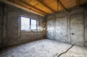 Casă individuală 75 mp P+POD 570 mp teren canalizare Ciure