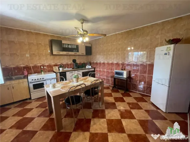 Vila pentru 3 familii si oportunitate investitie in zona Obo