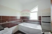 Casă cu 5 camere de vânzare, în Sânmartin - lângă Pădurea Felix 