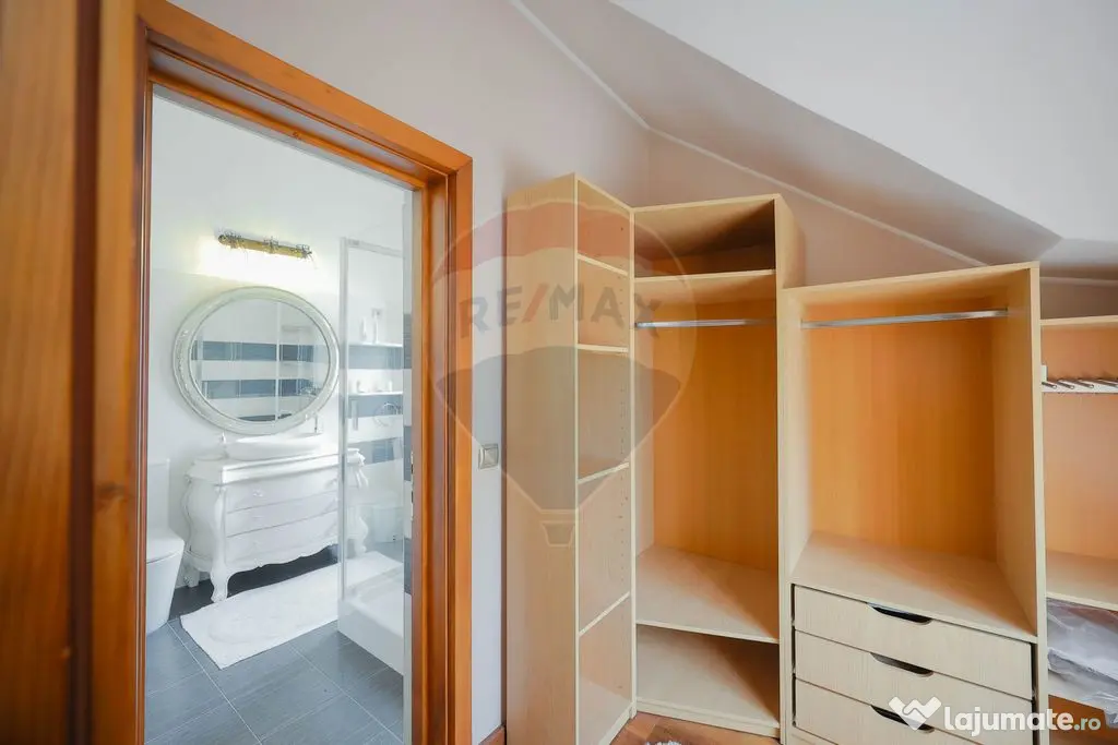 Casă cu 5 camere de vânzare, în Sânmartin - lângă P...