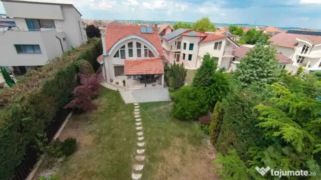 Casă cu 5 camere de vânzare, în Sânmartin - lângă P...