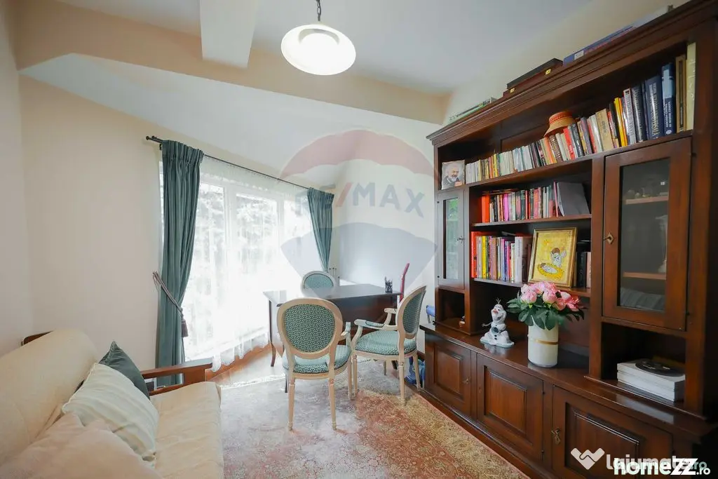 Casă cu 5 camere de vânzare, în Sânmartin - lângă P...