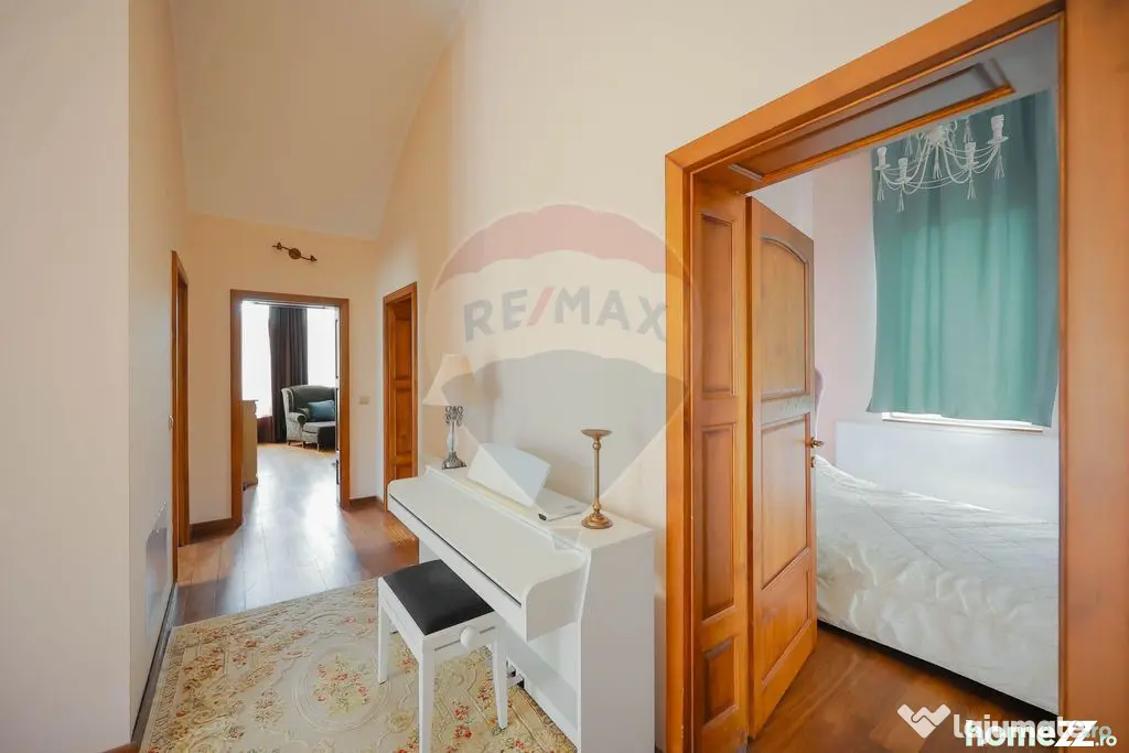 Casă cu 5 camere de vânzare, în Sânmartin - lângă P...
