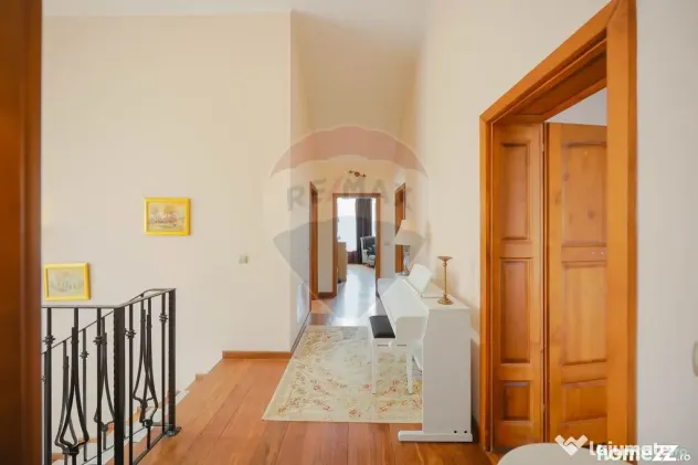 Casă cu 5 camere de vânzare, în Sânmartin - lângă P...