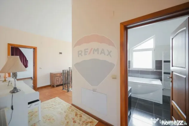 Casă cu 5 camere de vânzare, în Sânmartin - lângă P...