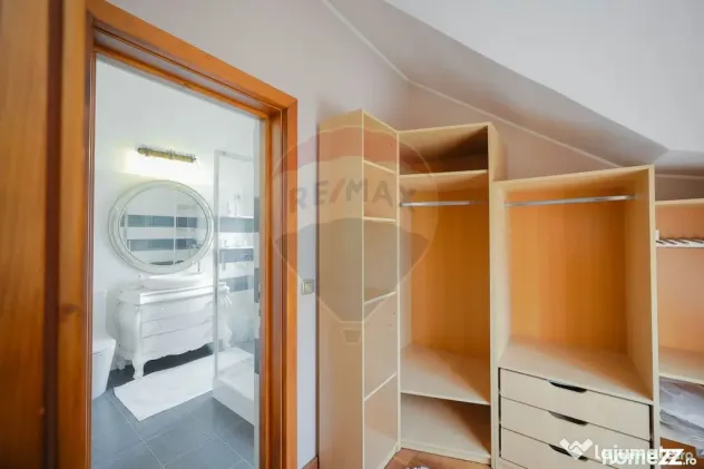 Casă cu 5 camere de vânzare, în Sânmartin - lângă P...