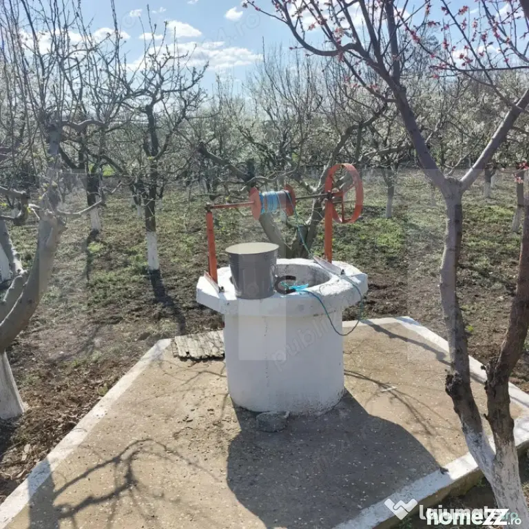 Teren intravilan 1.750 mp, front 30 ml, la șoseaua principa - Leorda (Botosani)