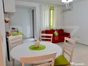 Apartament cu 2 camere, etaj 1, centrala si aer, zona Centra 