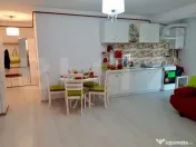Apartament cu 2 camere, etaj 1, centrala si aer, zona Centra 