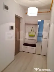 Apartament cu 2 camere, etaj 1, centrala si aer, zona Centra 