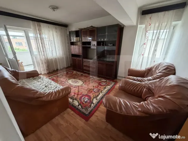 Apartament cu 3 camere, decomandat, 72 mp, zona Victoriei