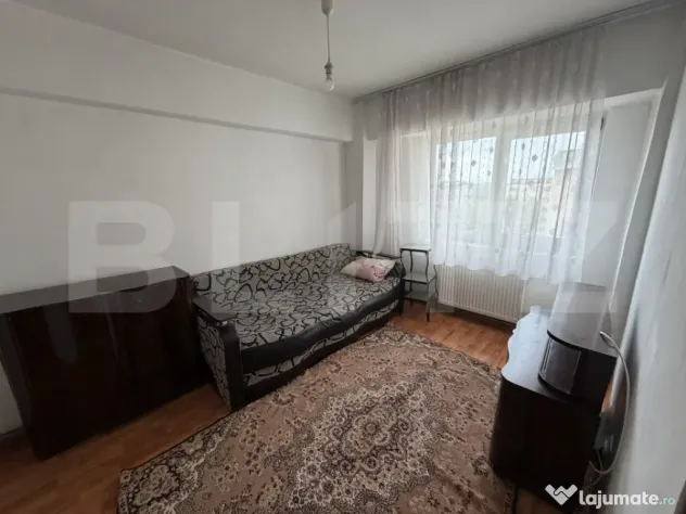 Apartament cu 3 camere, decomandat, 72 mp, zona Victoriei