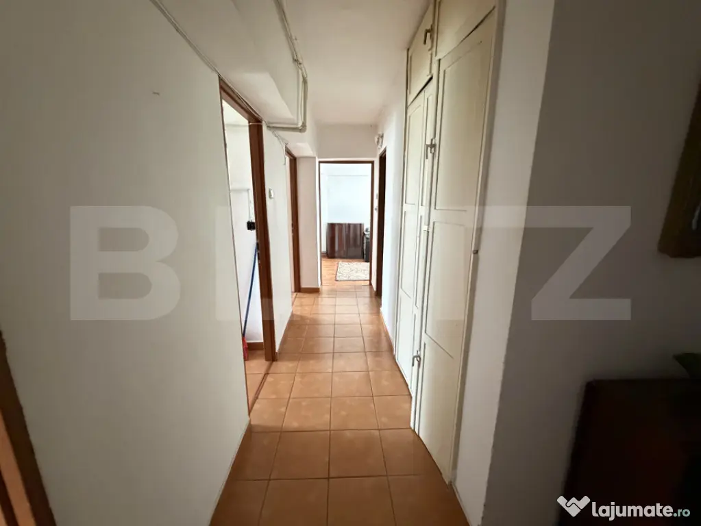 Apartament cu 3 camere, decomandat, 72 mp, zona Victoriei