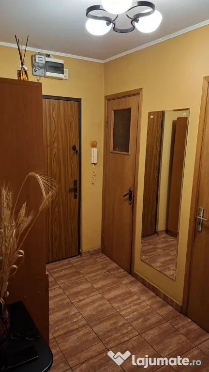 Apartament 4 camere de vânzare – Titan, parter, bloc cu 4 etaje