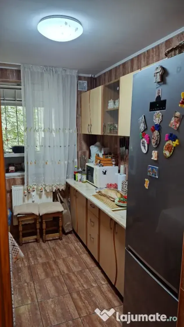 Apartament 4 camere de vânzare – Titan, parter, bloc cu 4 etaje