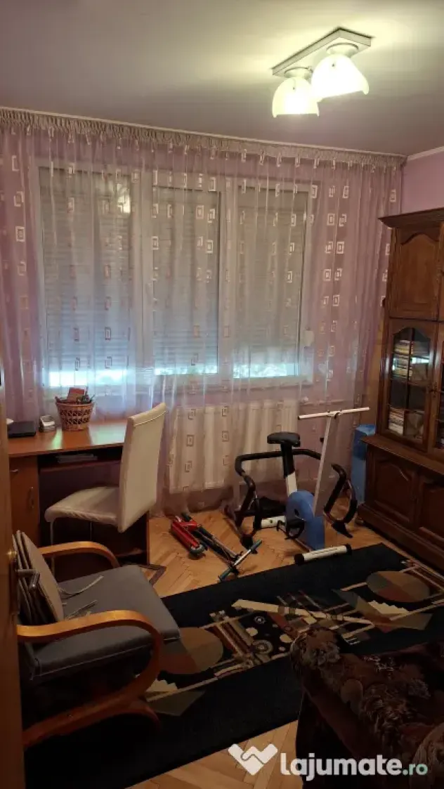 Apartament 4 camere de vânzare – Titan, parter, bloc cu 4 etaje