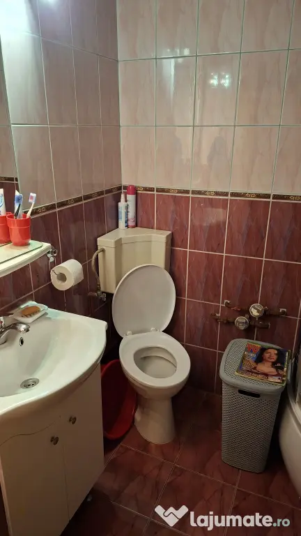 Apartament 4 camere de vânzare – Titan, parter, bloc cu 4 etaje