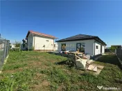 Casa individuala-4 camere-pod-placa de beton-incarcare masin 