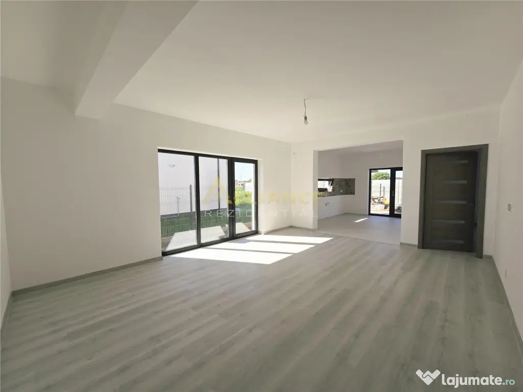 Casa individuala-4 camere-pod-placa de beton-incarcare masin