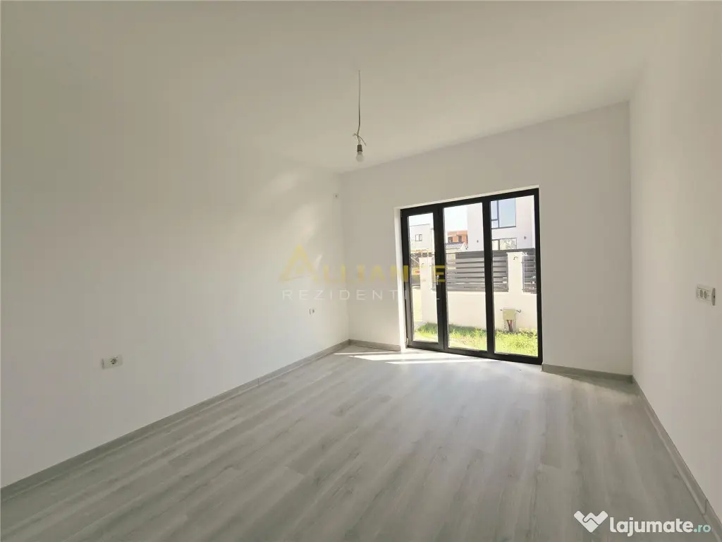 Casa individuala-4 camere-pod-placa de beton-incarcare masin