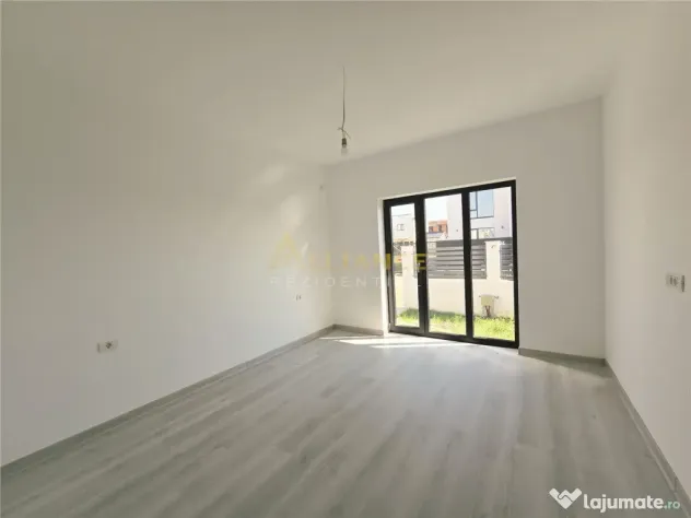 Casa individuala-4 camere-pod-placa de beton-incarcare masin