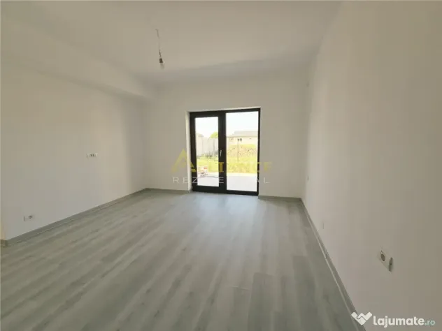 Casa individuala-4 camere-pod-placa de beton-incarcare masin
