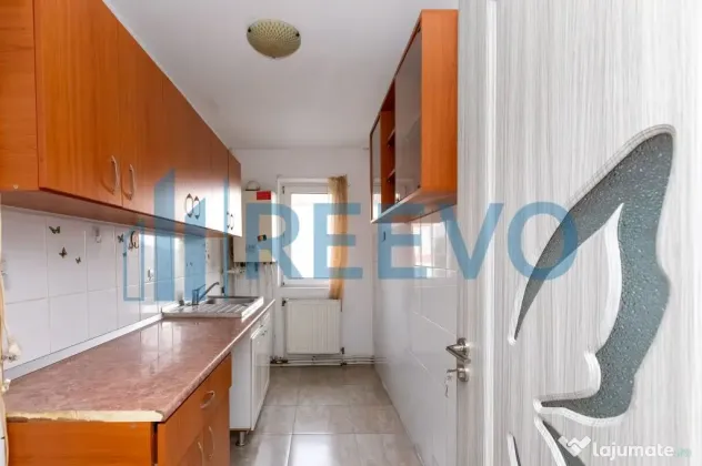 Apartament 3 camere decomandate, Zona Narcisa, Bacău