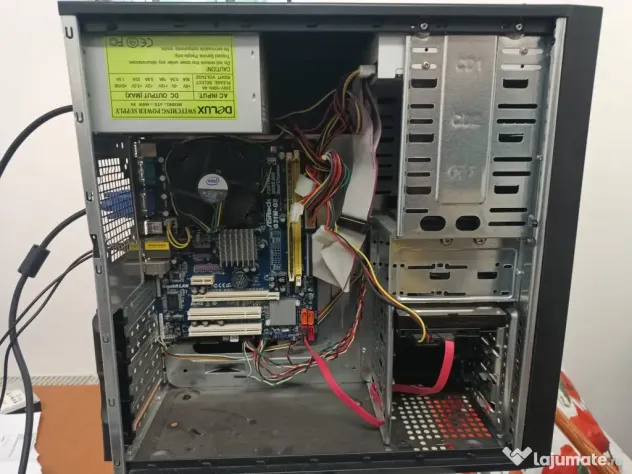 12 seturi Desktop PC Procesor Intel(R) D Pentium 3.00 GHz 2 GB RAM HDD WD 160 GB