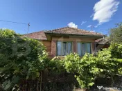 Casă cu 3 camere și un teren în suprafață de 1900 mp