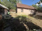 Casă cu 3 camere și un teren în suprafață de 1900 mp