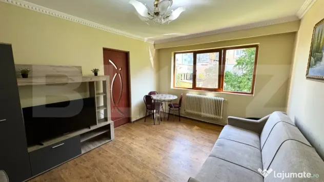 Vand apartament cu doua camere, la etajul 1, in zona Lama