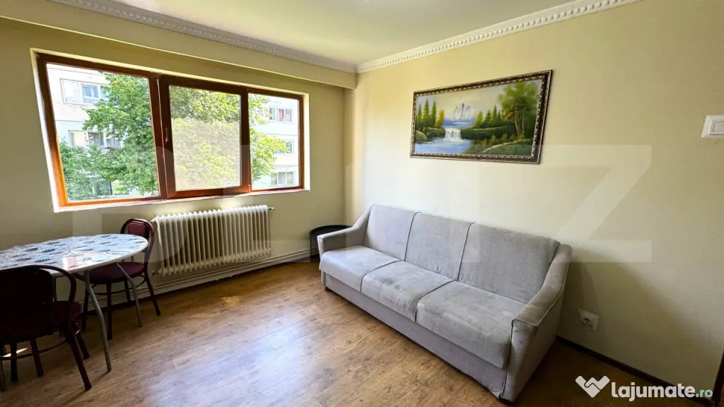 Vand apartament cu doua camere, la etajul 1, in zona Lama