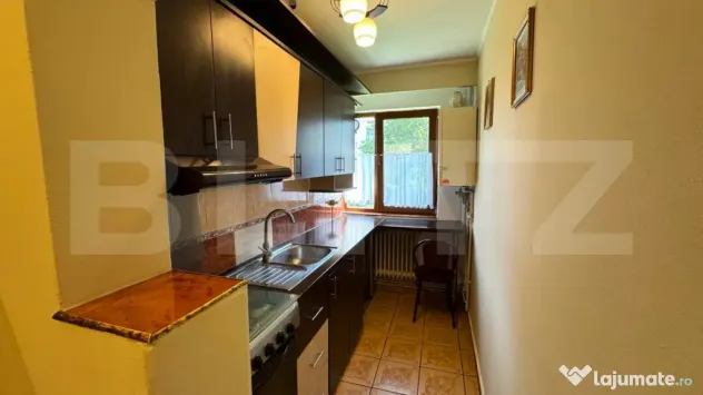 Vand apartament cu doua camere, la etajul 1, in zona Lama