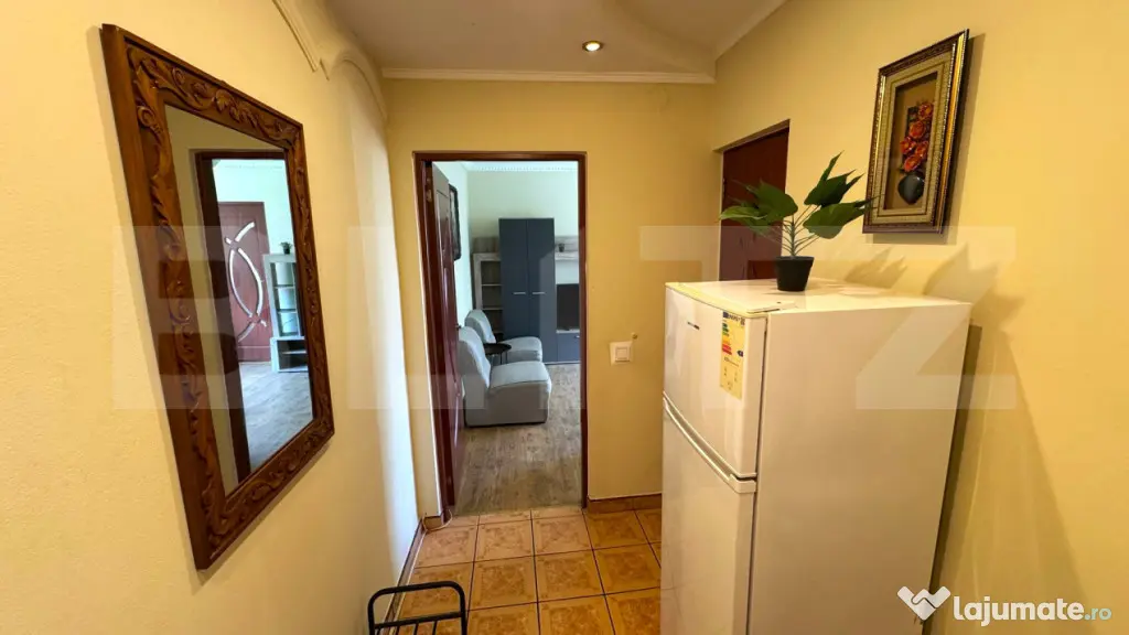 Vand apartament cu doua camere, la etajul 1, in zona Lama