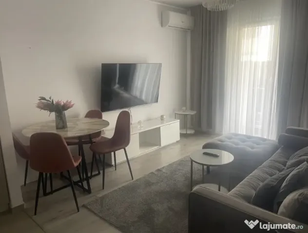Inchiriez studio dublu Pipera H