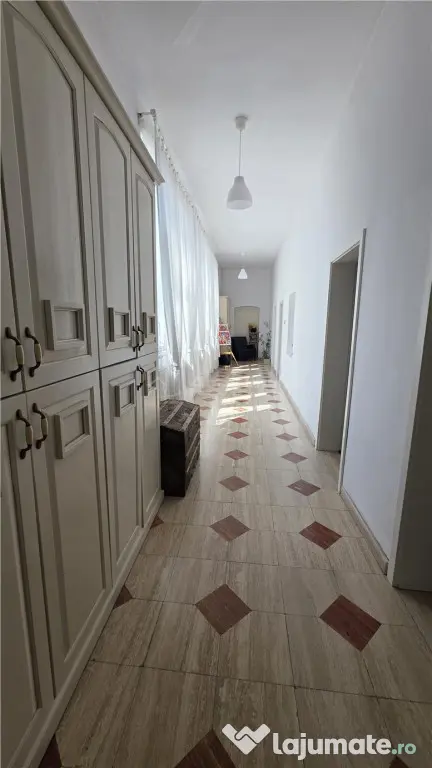 Casa boiereasca, eleganta,piscina, mobilata, teren 613 mp -