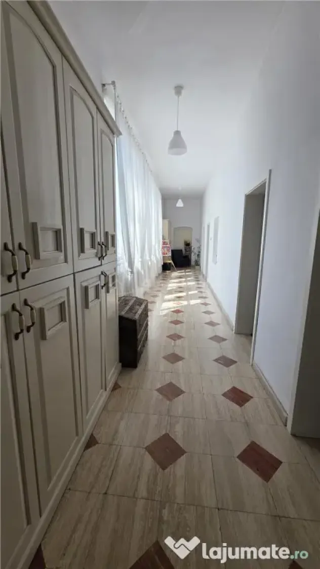 Casa boiereasca, eleganta,piscina, mobilata, teren 613 mp -