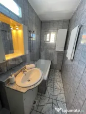 Centru Petroșani | 3 camere decomandat | Vedere spre Parân