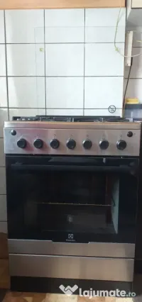 Aragaz Electrolux 60 cm cu rotisor 