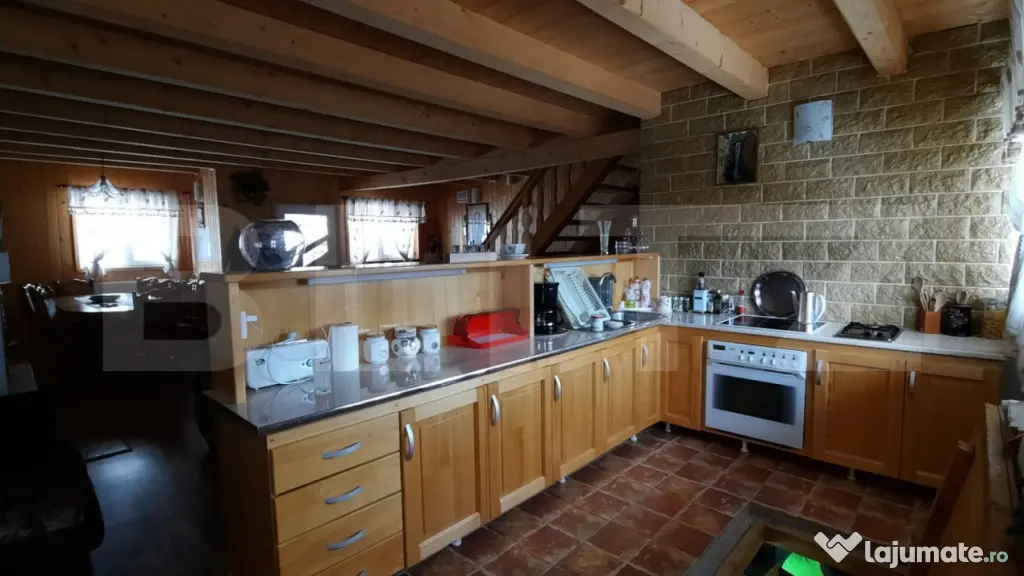 Cabană moderna din lemn 2017, 4 dormitoare, Șemineu, Tău