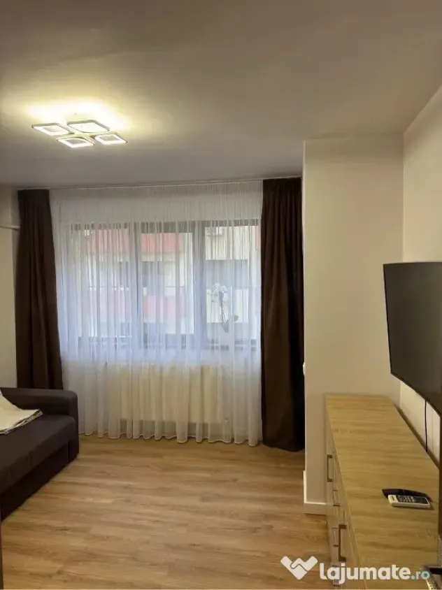 Metalurgiei stradal cu parcare